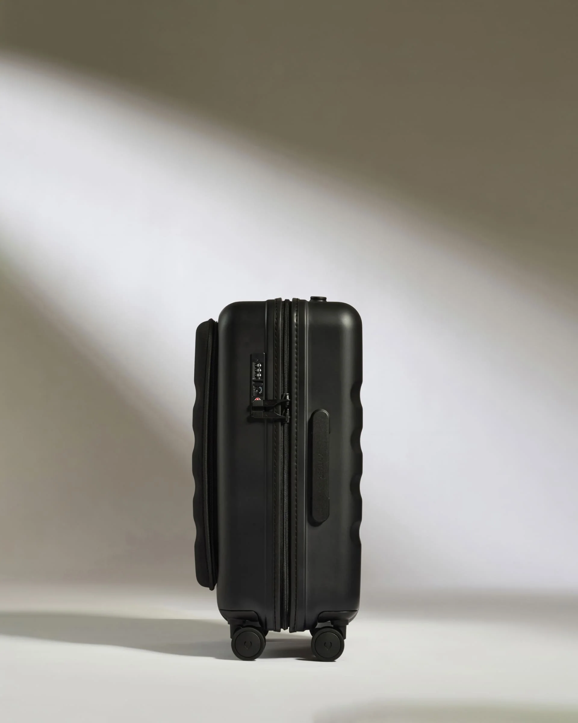 Cabin with Pocket Suitcase in Black - Icon Stripe - Image 5
