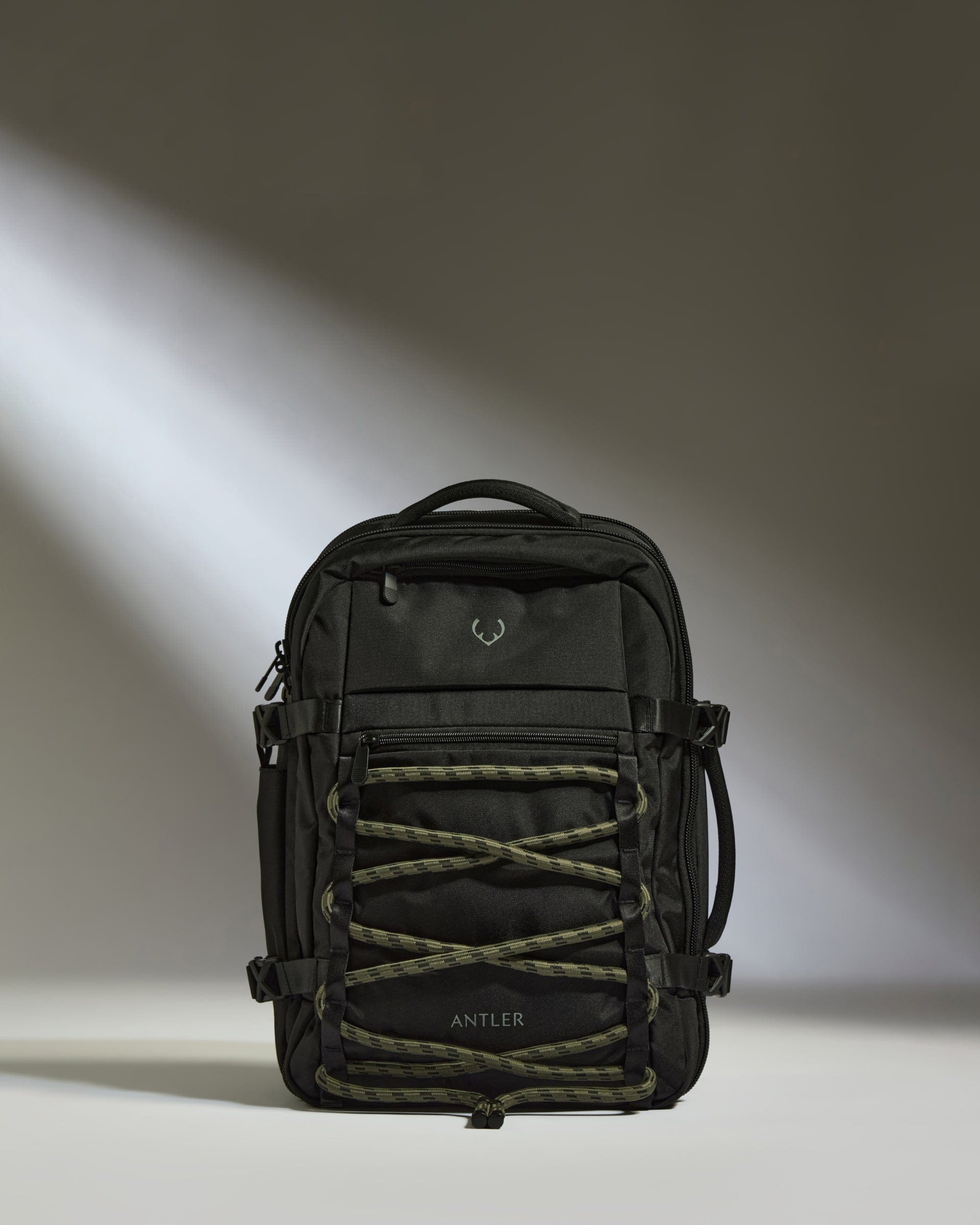 Discovery 28L Backpack in Carbon Black - Image 6