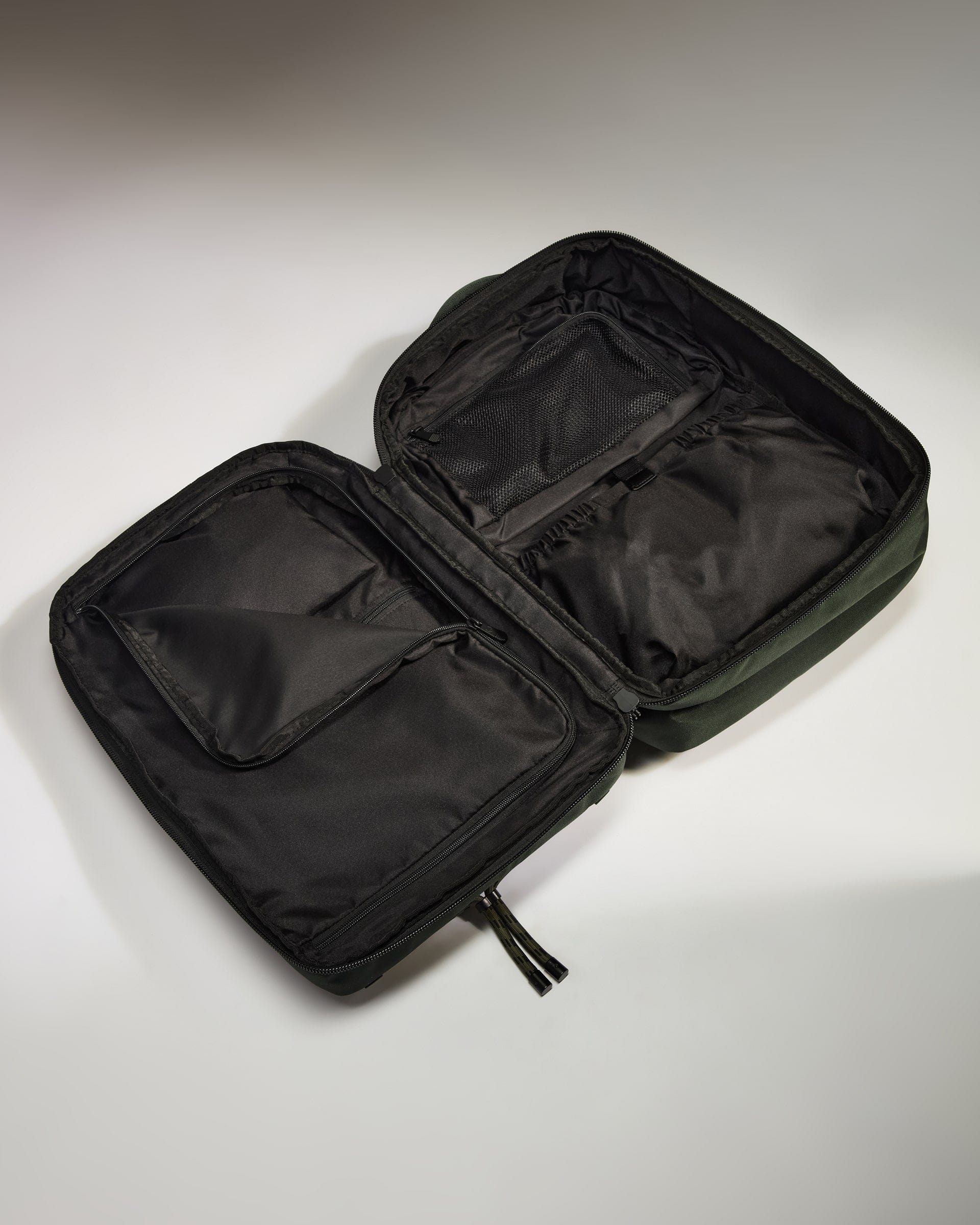 Discovery 28L Backpack in Dark Forest Green - Image 3