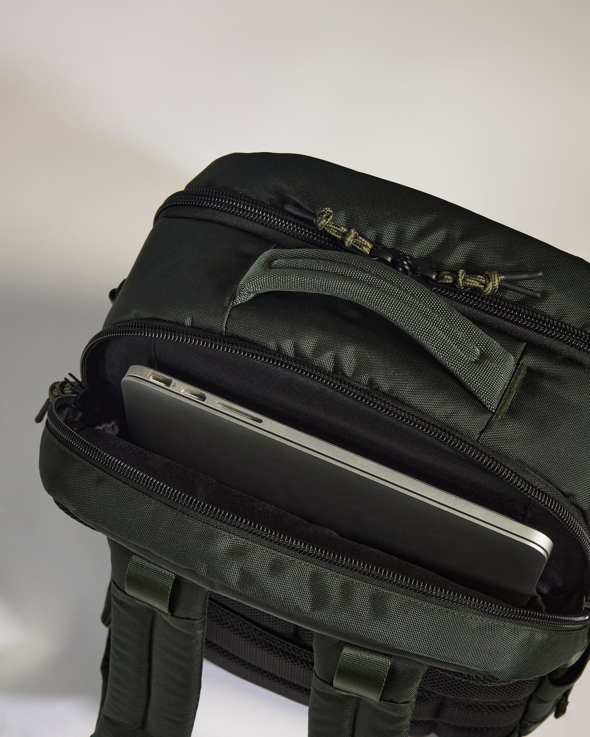 Discovery 28L Backpack in Dark Forest Green - Image 4