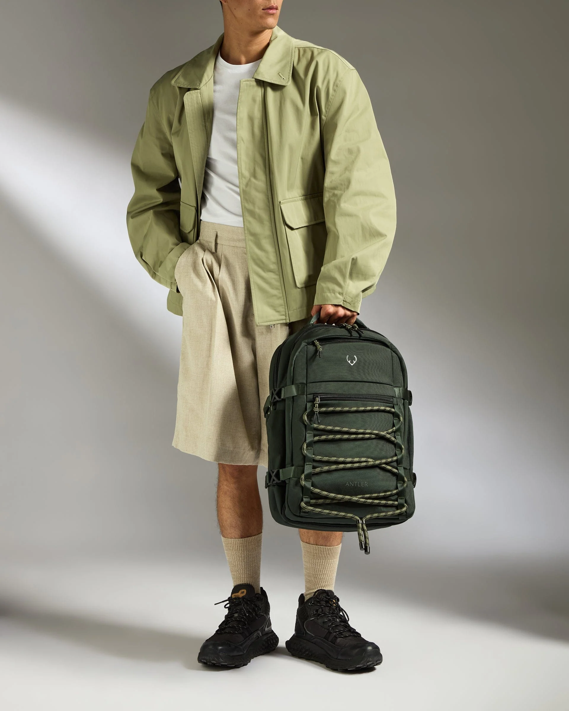 Discovery 28L Backpack in Dark Forest Green - Image 7