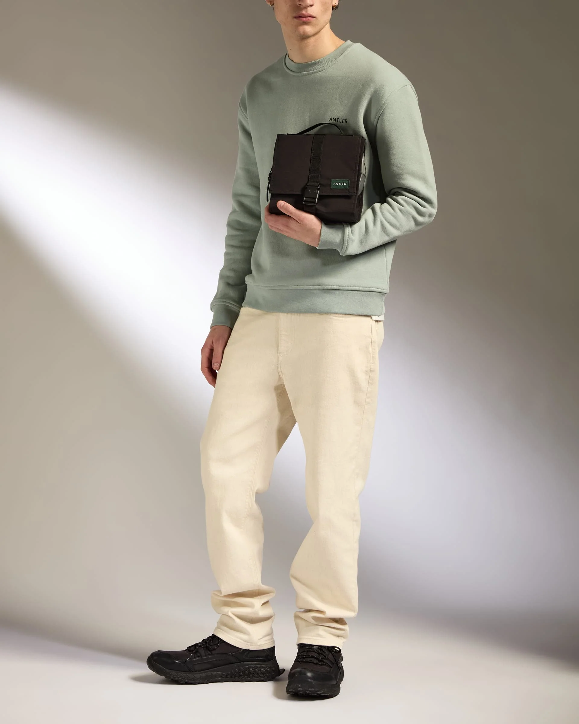 Essential Hanging Wash Bag in Black - Image 4