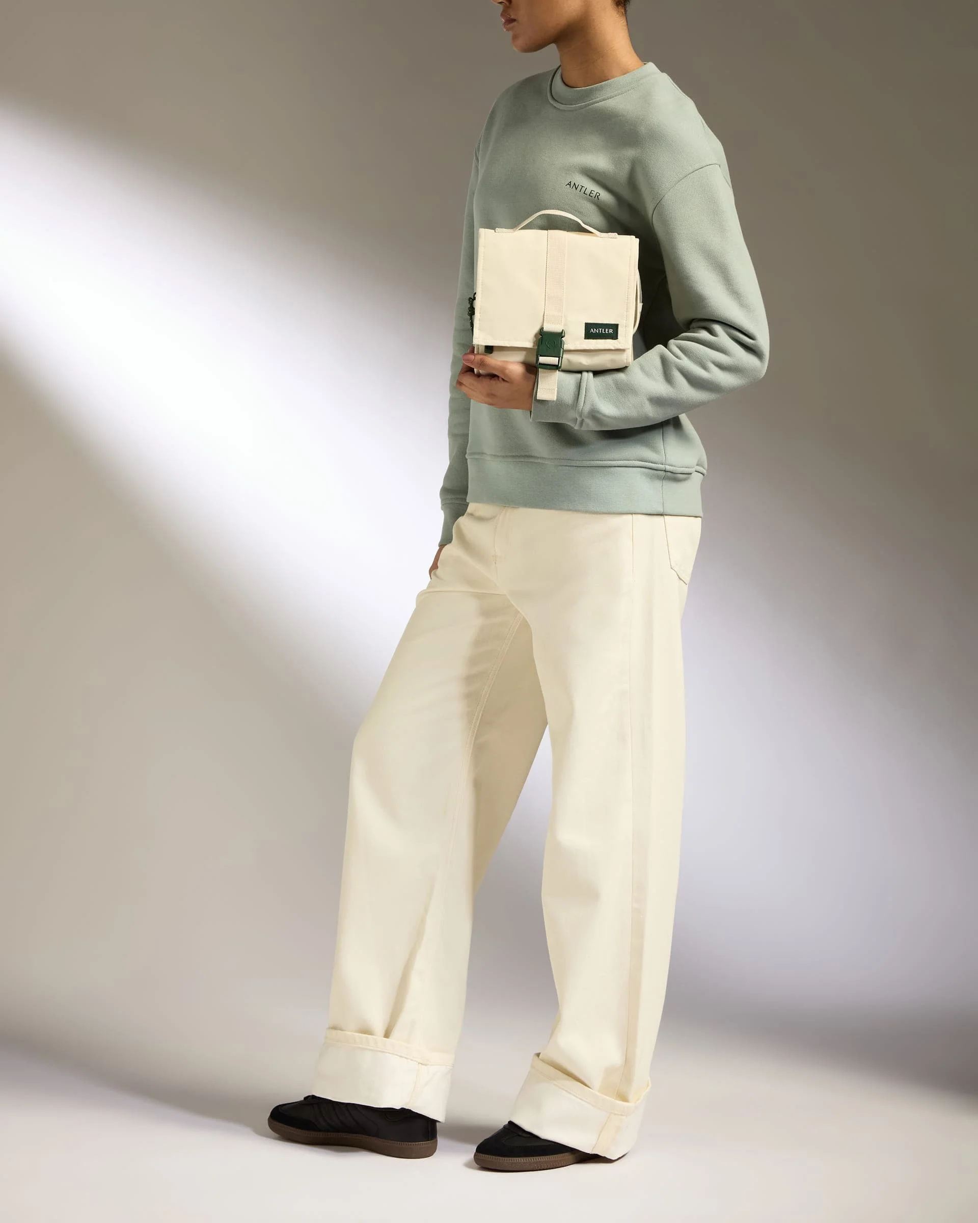 Essential Hanging Wash Bag in Stone - Image 4