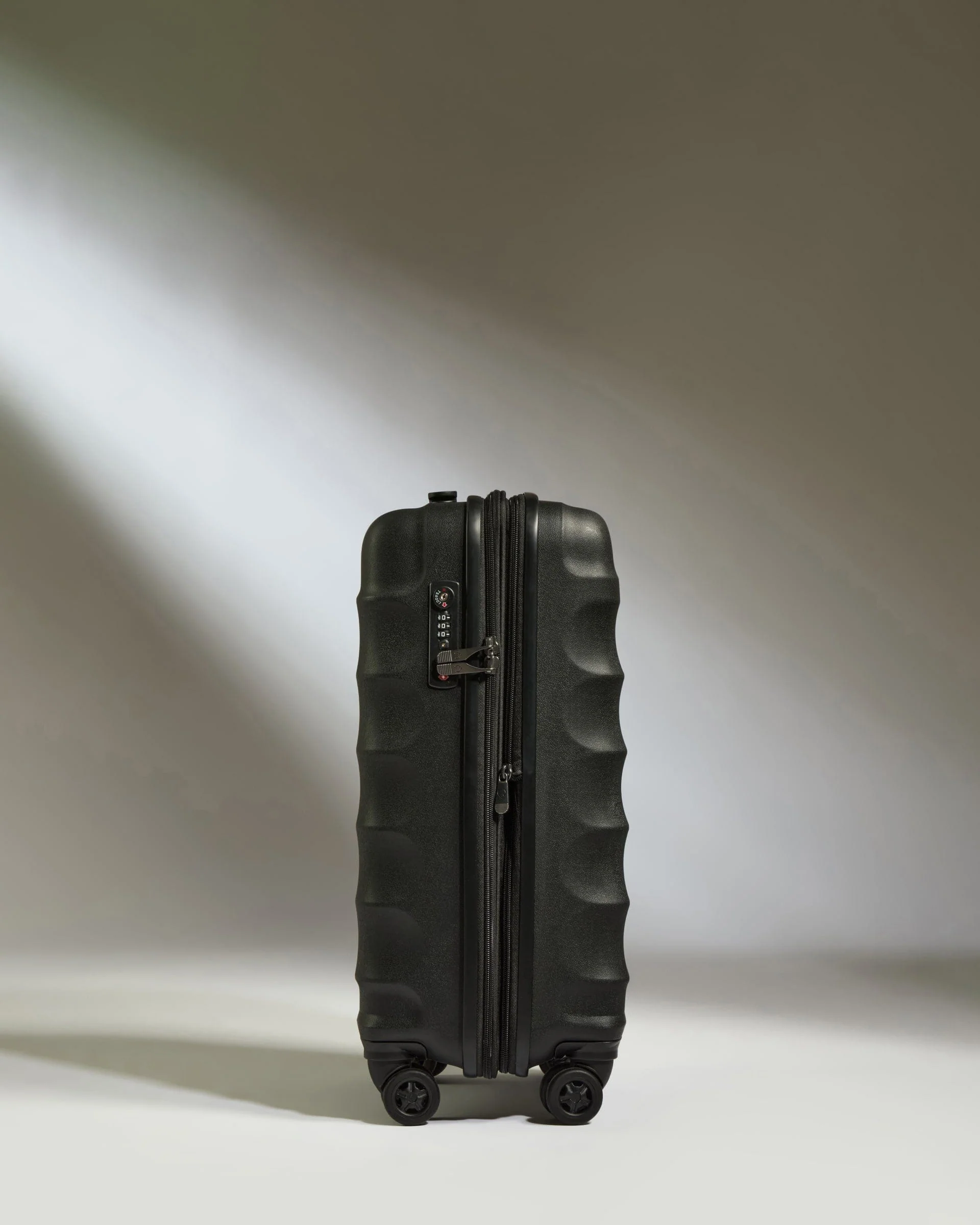 Expandable Cabin Suitcase in Black - Juno - Image 4