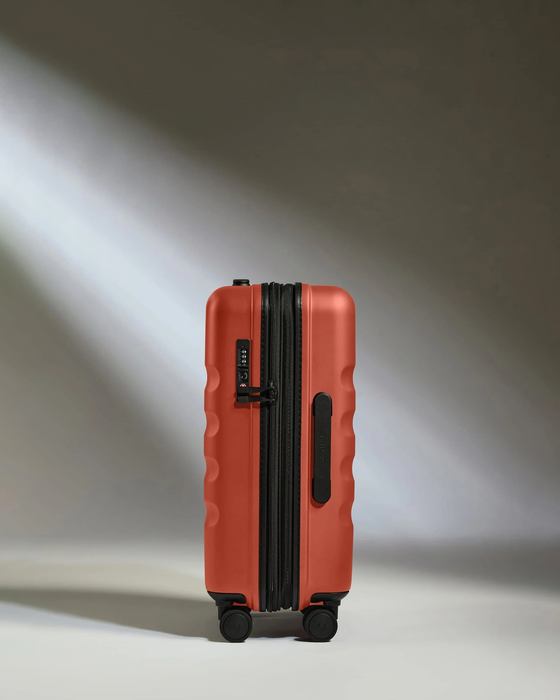 Expandable Cabin Suitcase in Buckthorn Red - Icon Stripe - Image 4