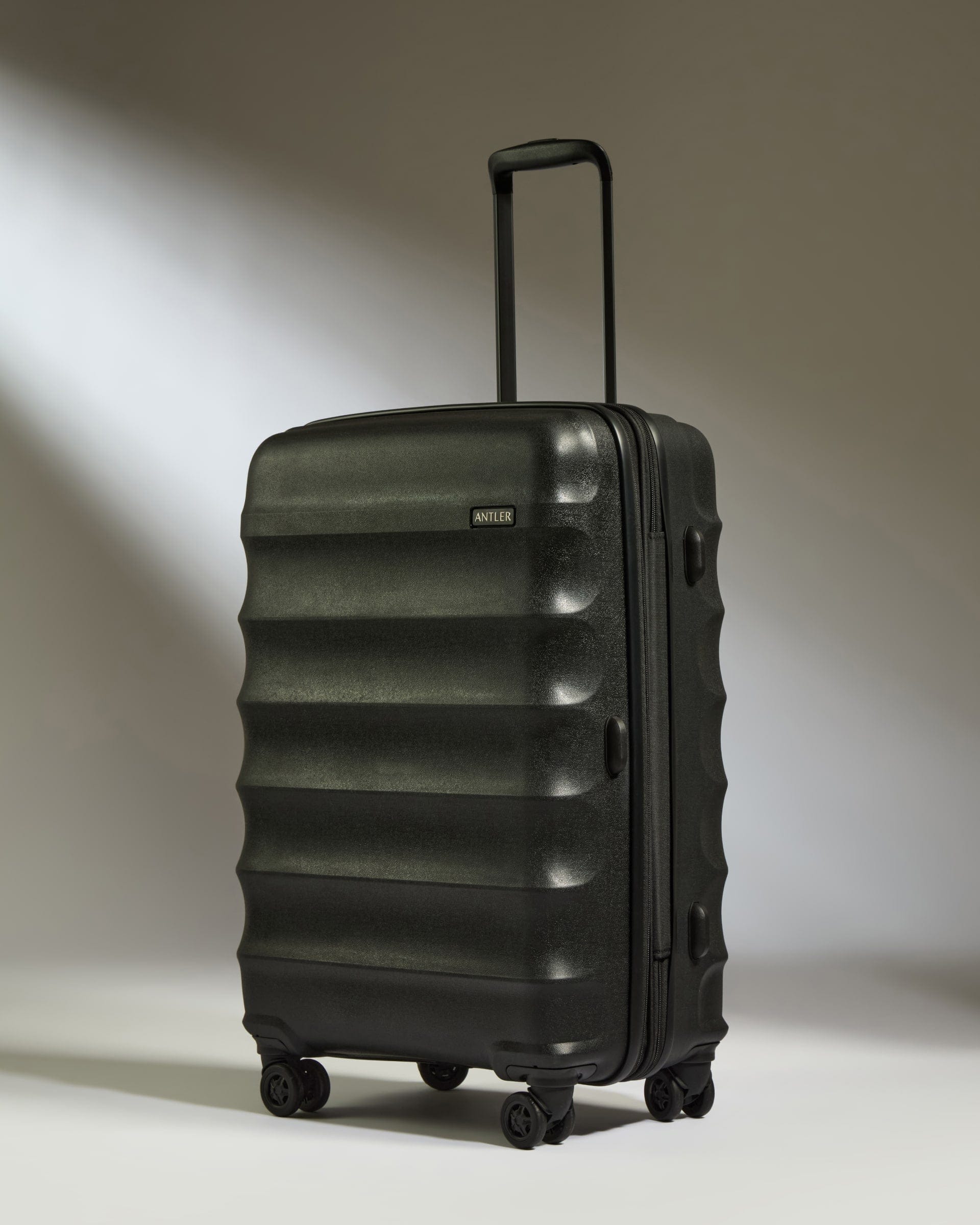 Expandable Cabin Suitcase Set in Black - Juno - Image 5