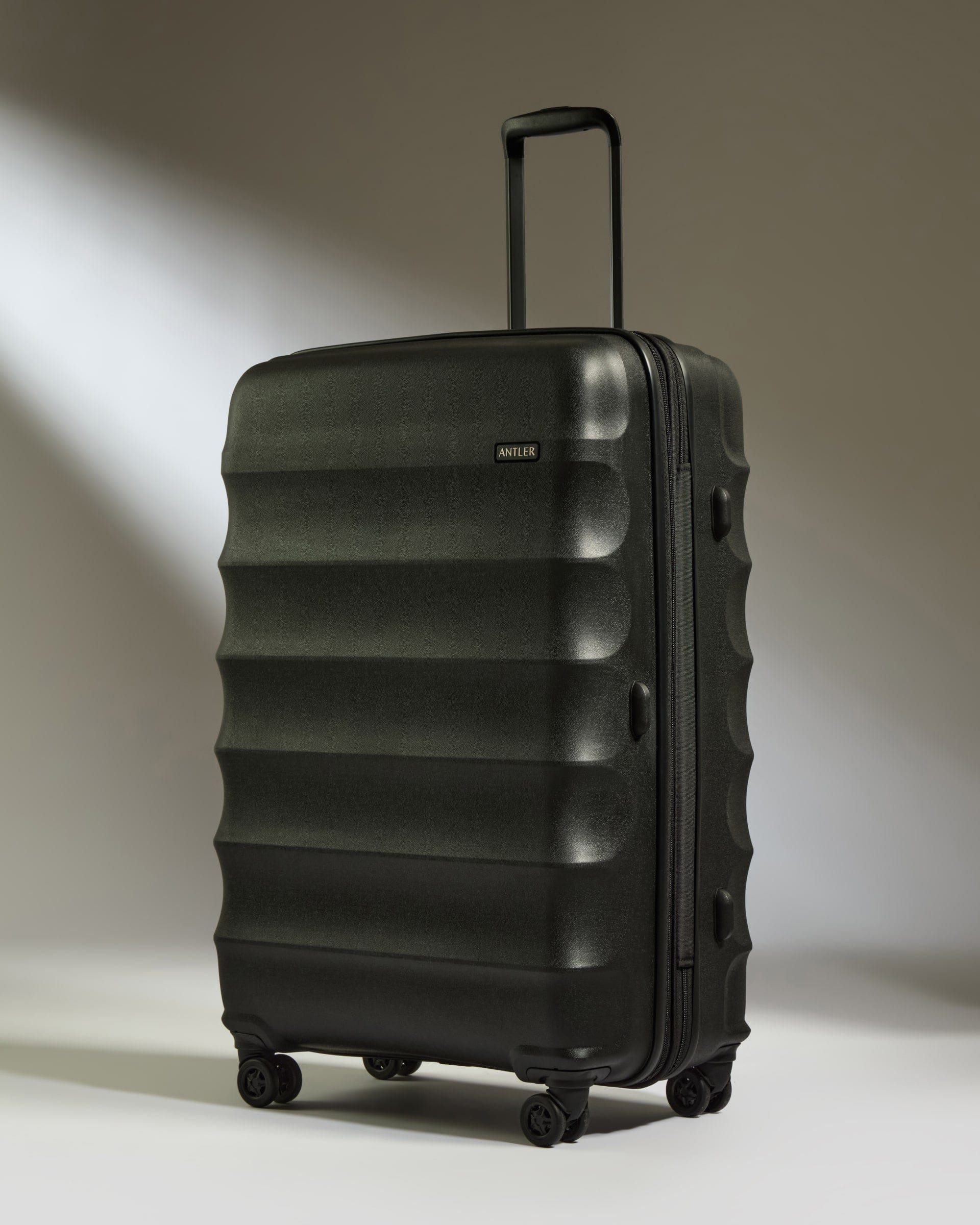 Expandable Cabin Suitcase Set in Black - Juno - Image 7