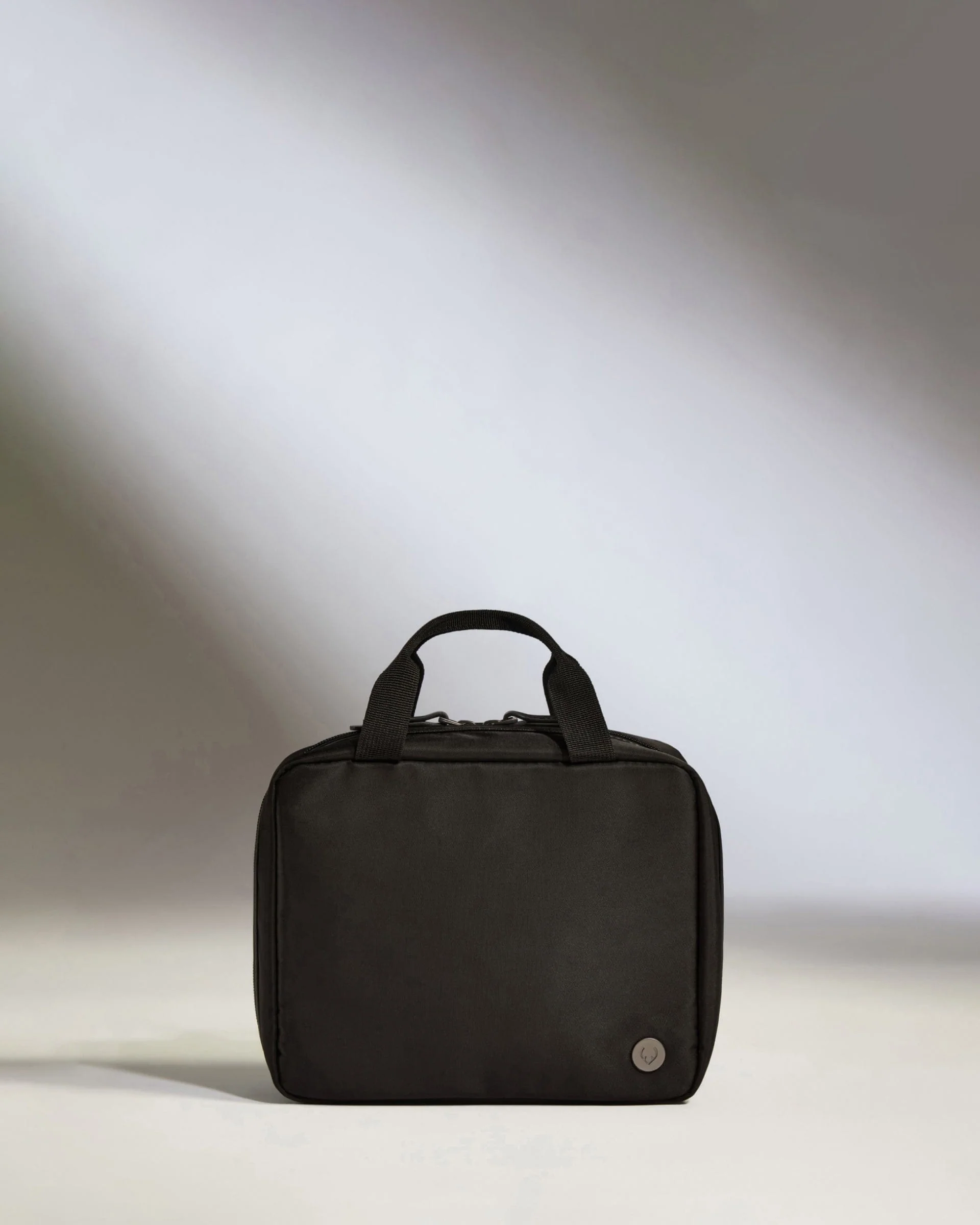 Hanging Wash Bag in Black - Chelsea - Image 2