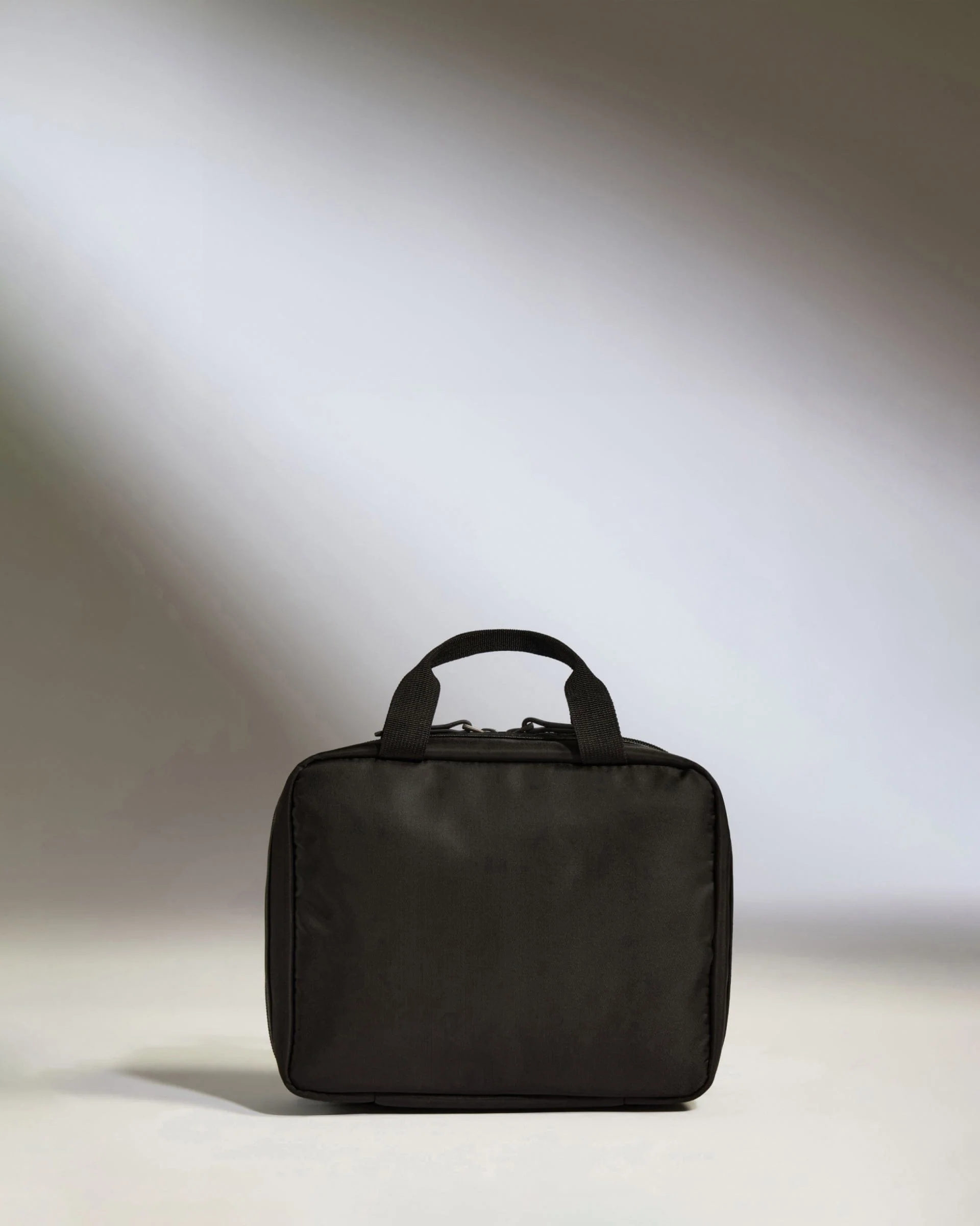 Hanging Wash Bag in Black - Chelsea - Image 4