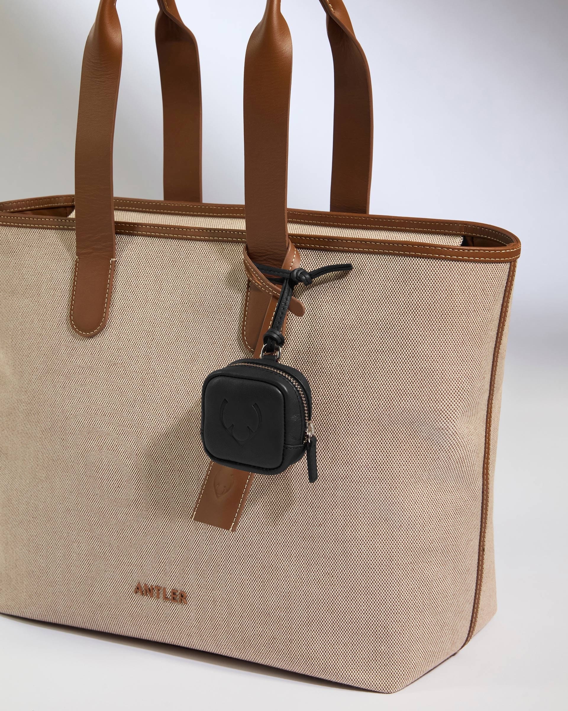 Heritage Leather AirPods Case in Black - Image 3