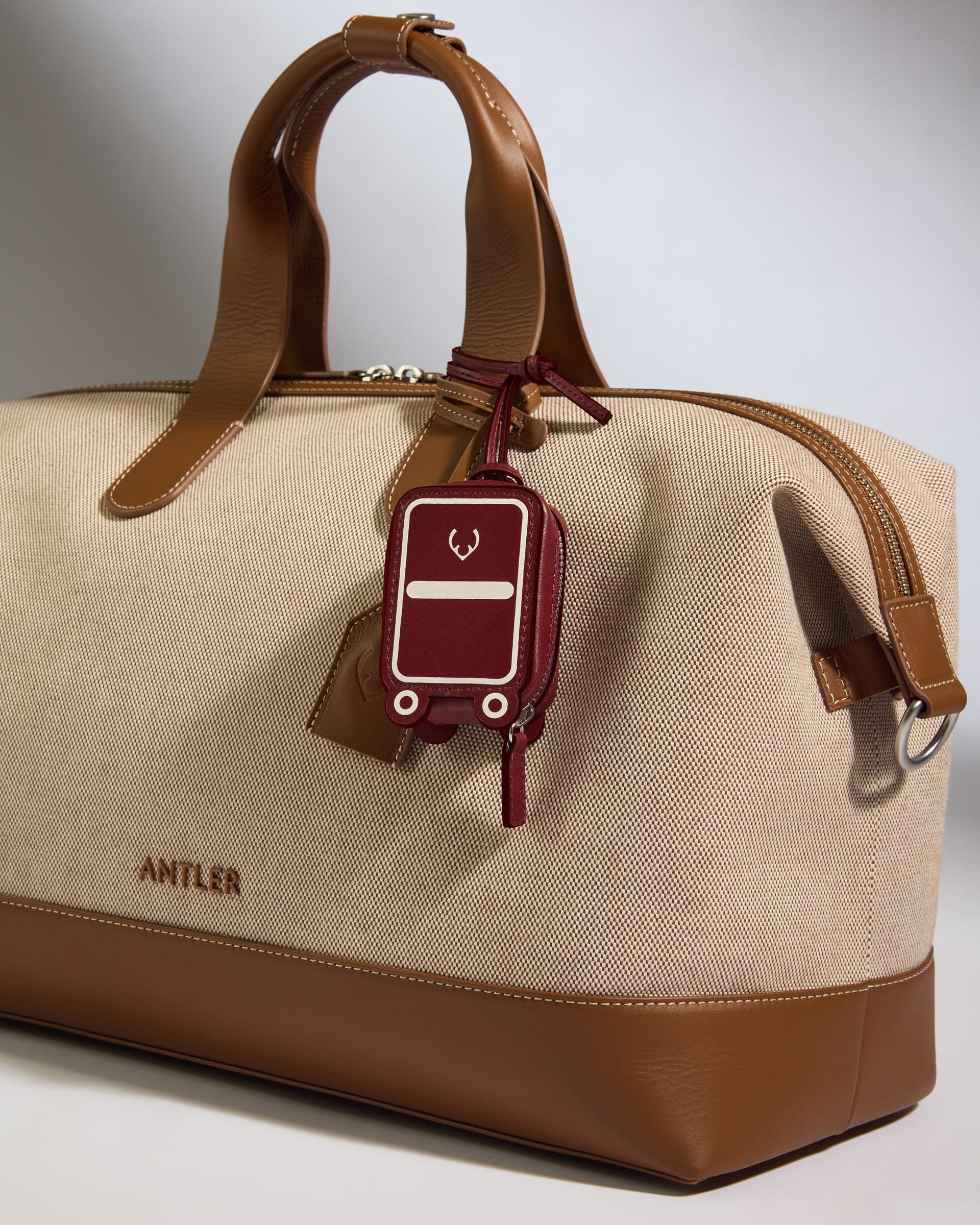 Heritage Leather AirPods Case in Cedar Red - Image 3