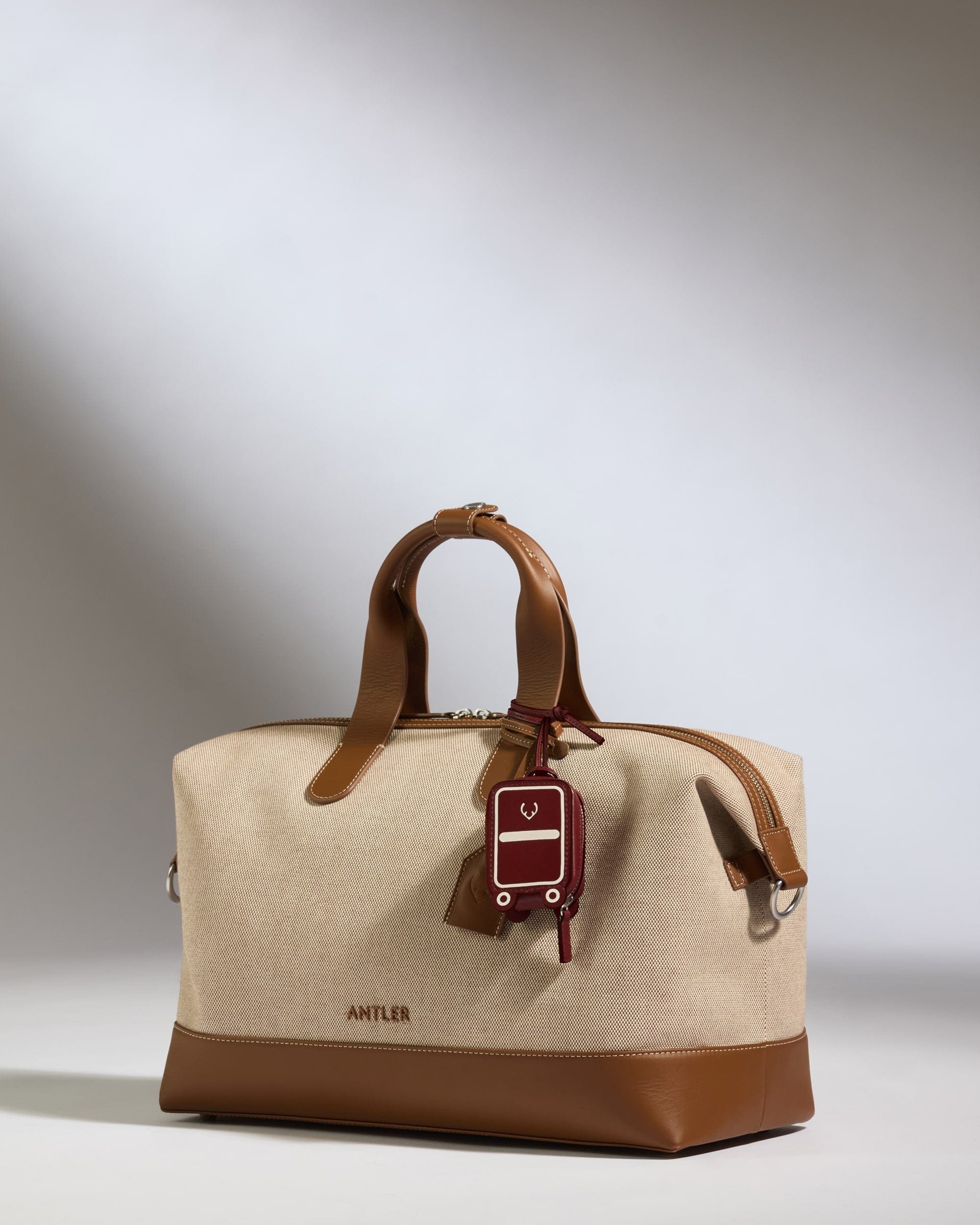 Heritage Leather AirPods Case in Cedar Red - Image 4