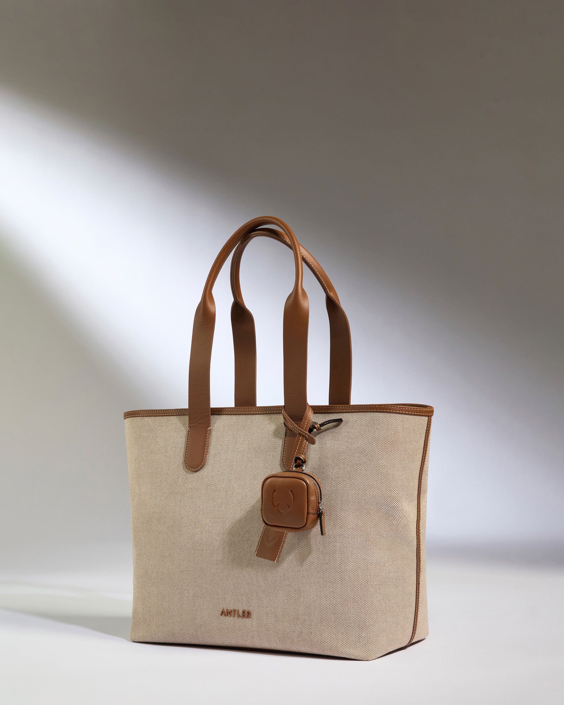 Heritage Leather AirPods Case in Tan - Image 4