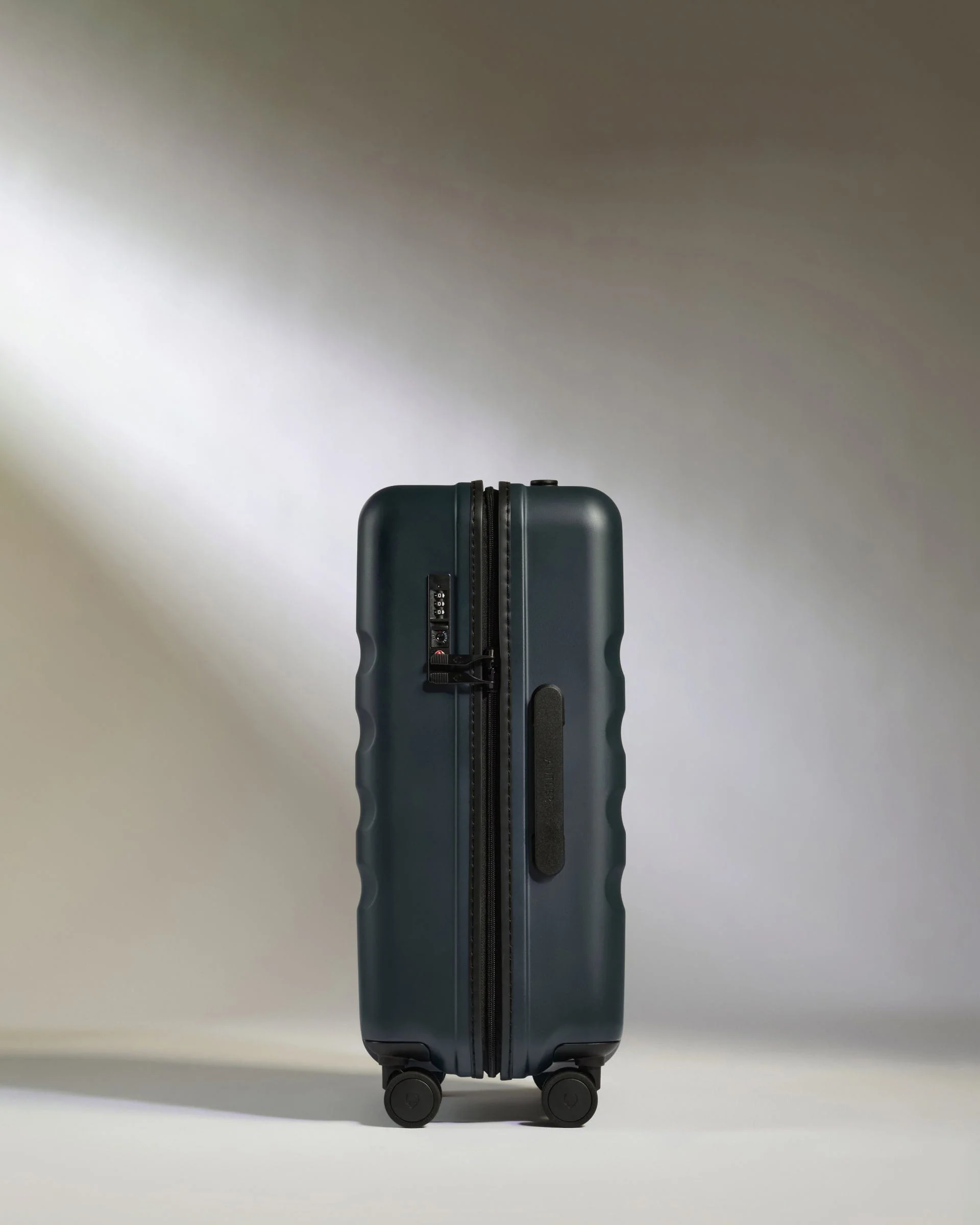 Large Cabin Suitcase in Indigo Blue - Icon Stripe - Image 4