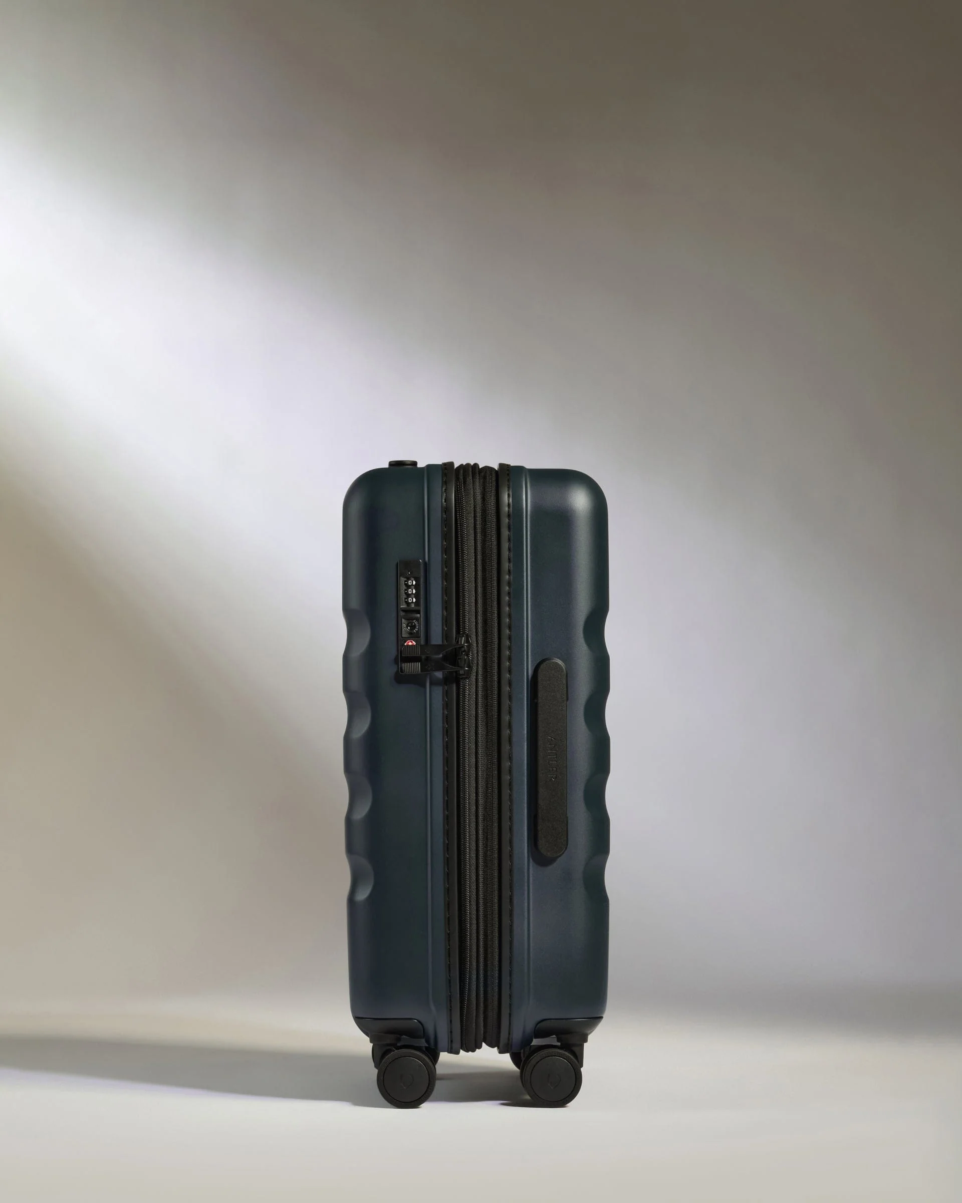 Expandable Cabin Suitcase in Indigo Blue - Icon Stripe - Image 4