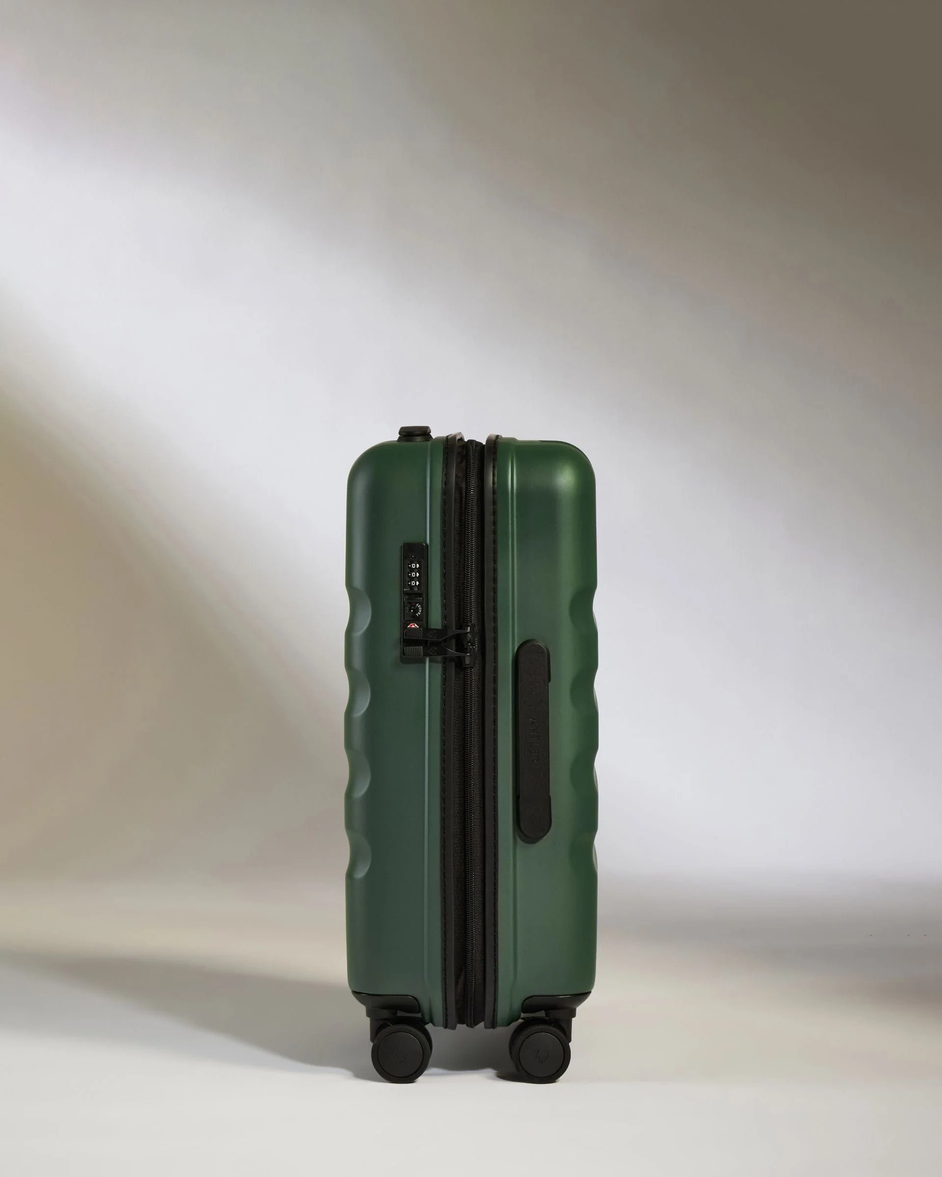 Cabin Suitcase in Antler Green - Icon Stripe - Image 4