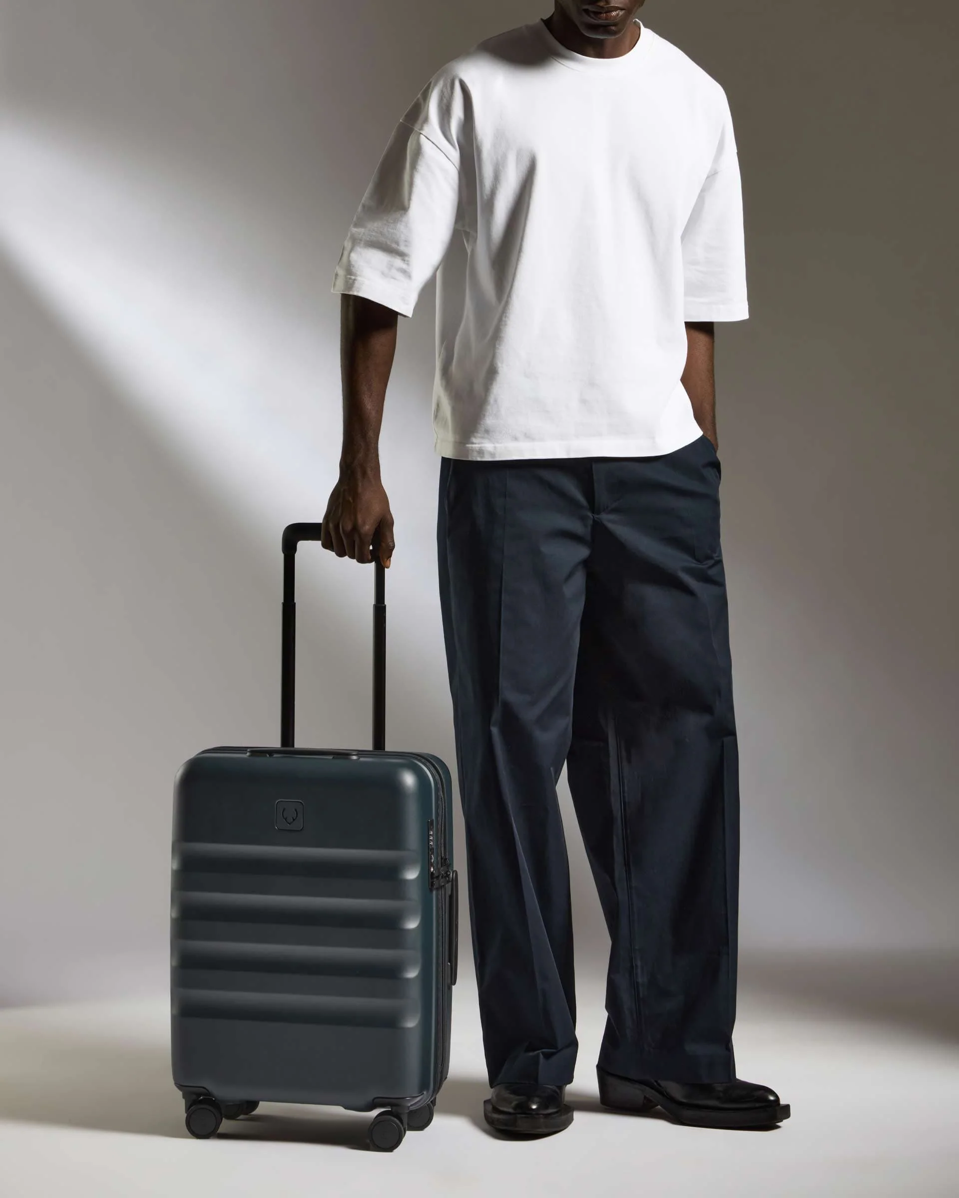 Cabin Suitcase in Indigo Blue - Icon Stripe - Image 2