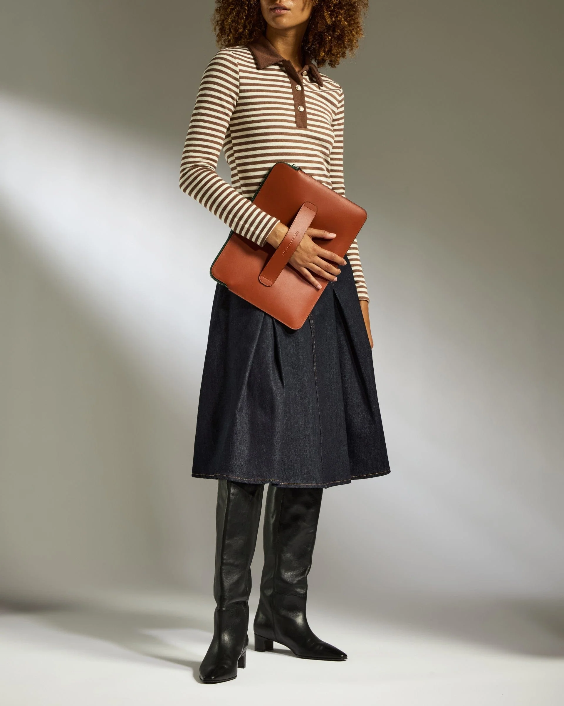 Laptop & Document Case in Tan Leather - 1914 Collection - Image 8