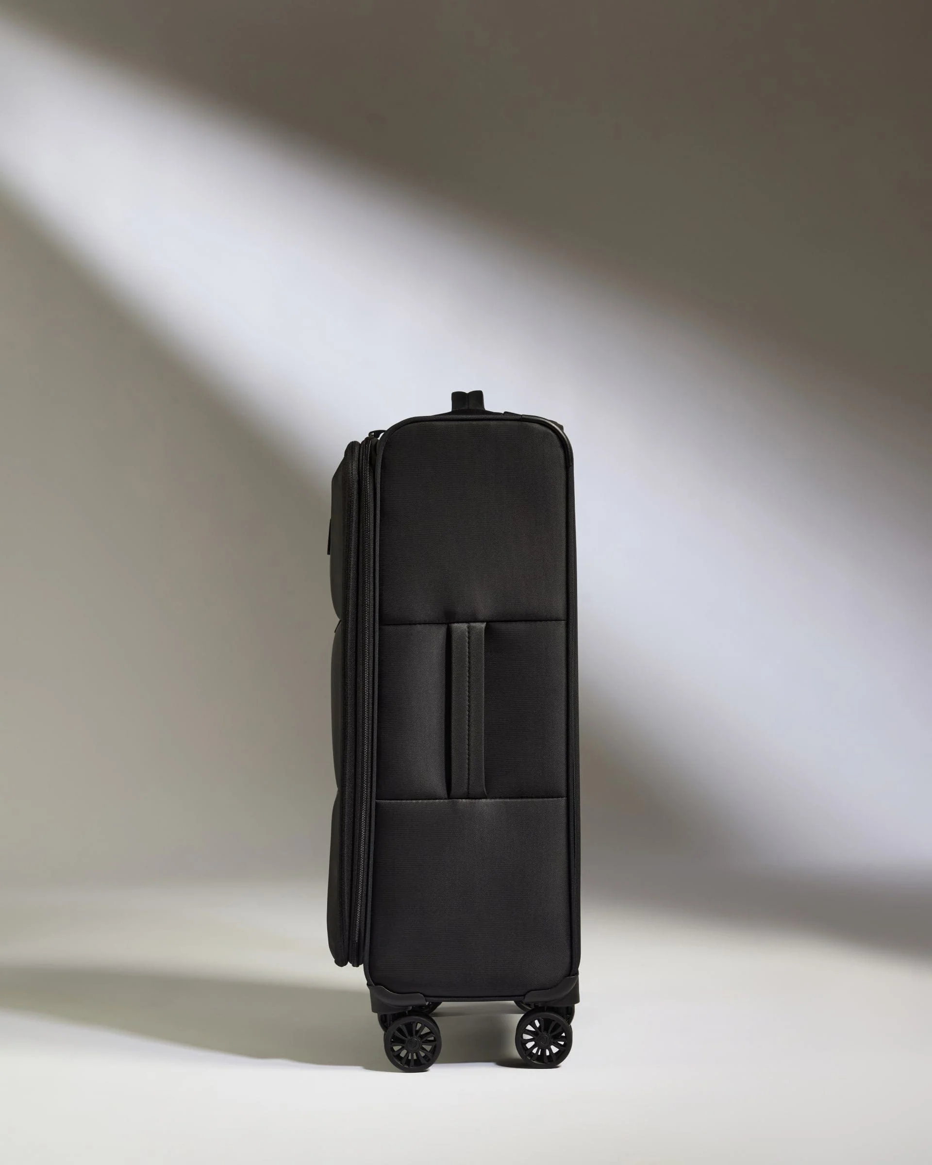 Lightest Medium Suitcase in Black - Soft Stripe 2.0 - Image 3