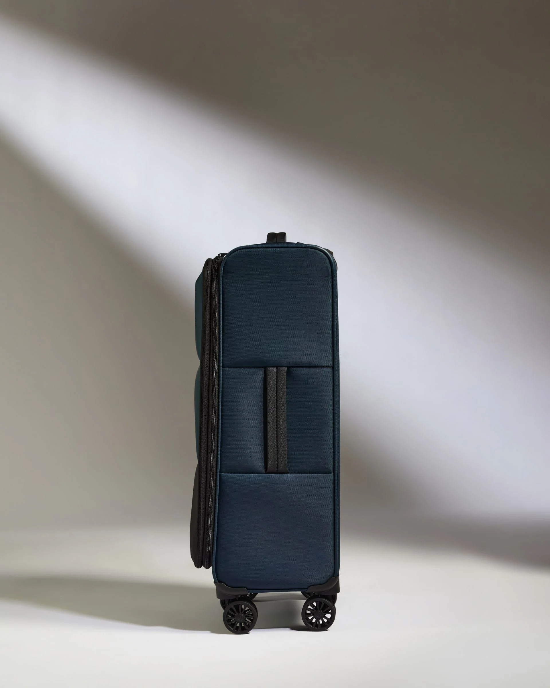 Lightest Medium Suitcase in Indigo Blue - Soft Stripe 2.0 - Image 4