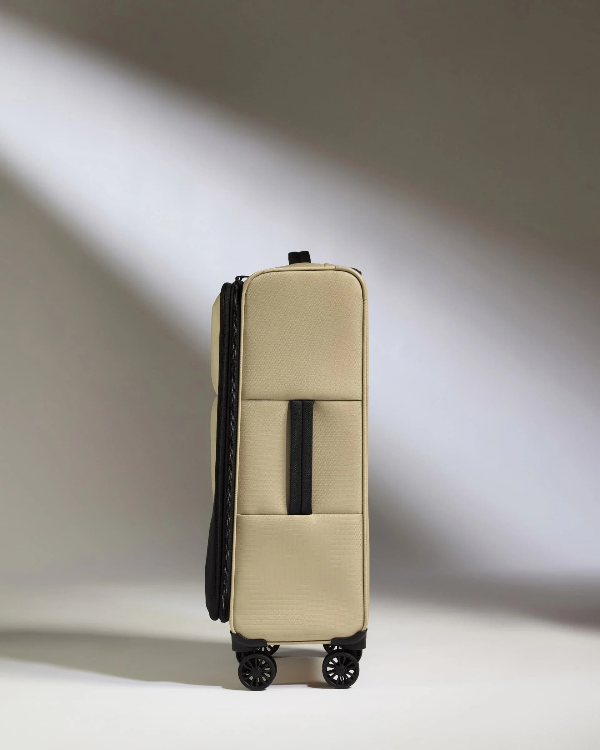Lightest Medium Suitcase in Sand - Soft Stripe 2.0 - Image 4