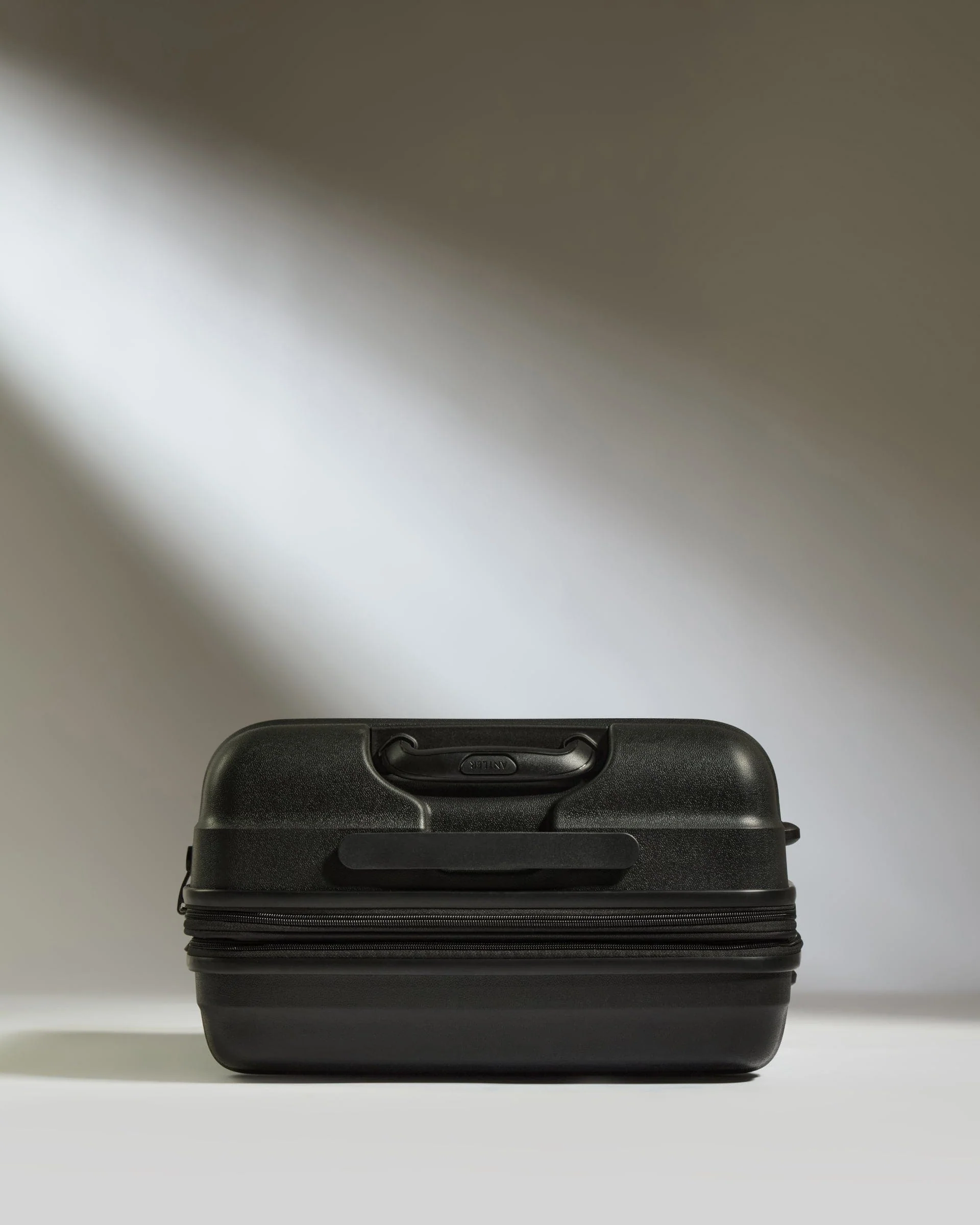 Medium Suitcase in Black - Juno - Image 5