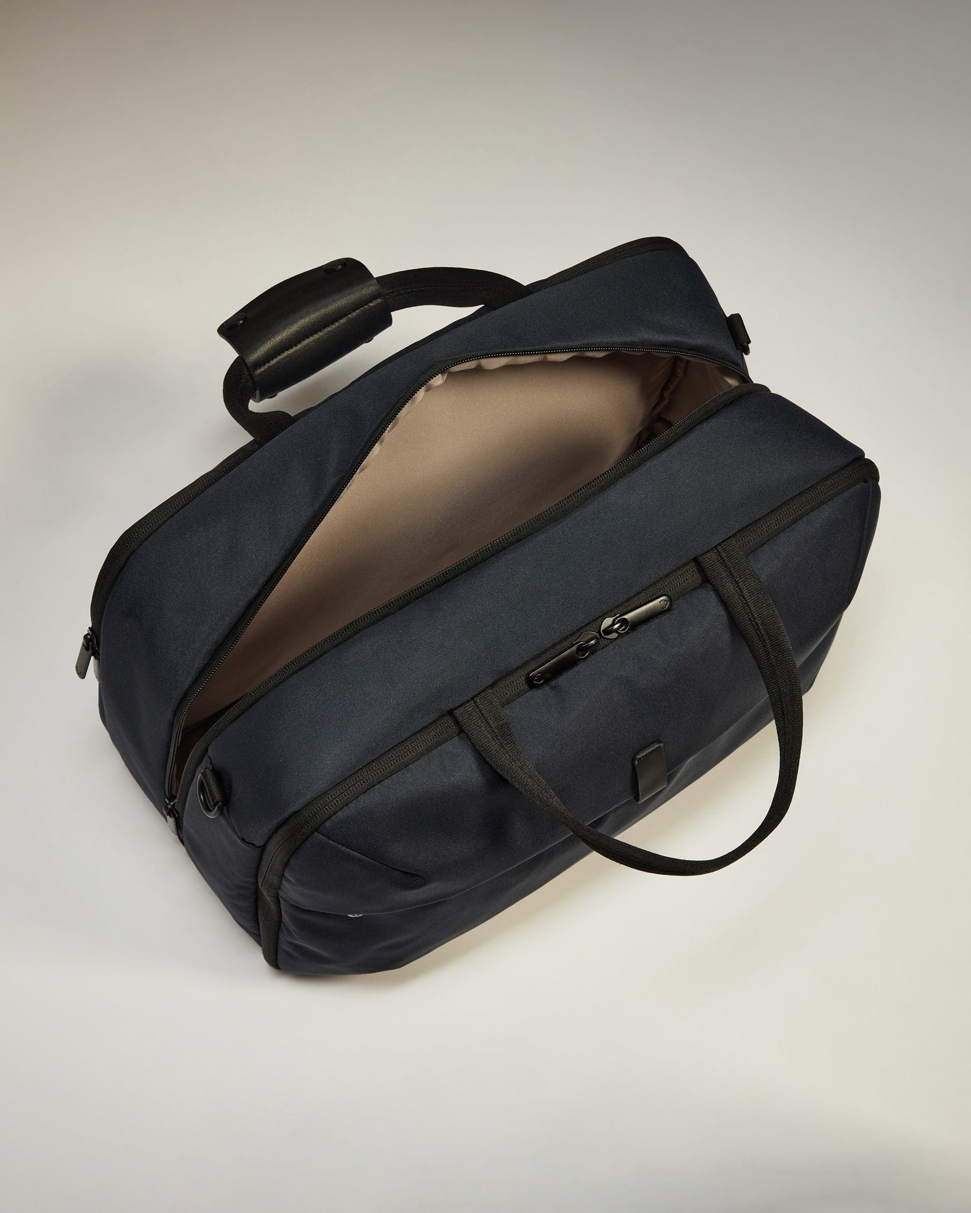Overnight Bag in Navy - Urban Light - Image 4
