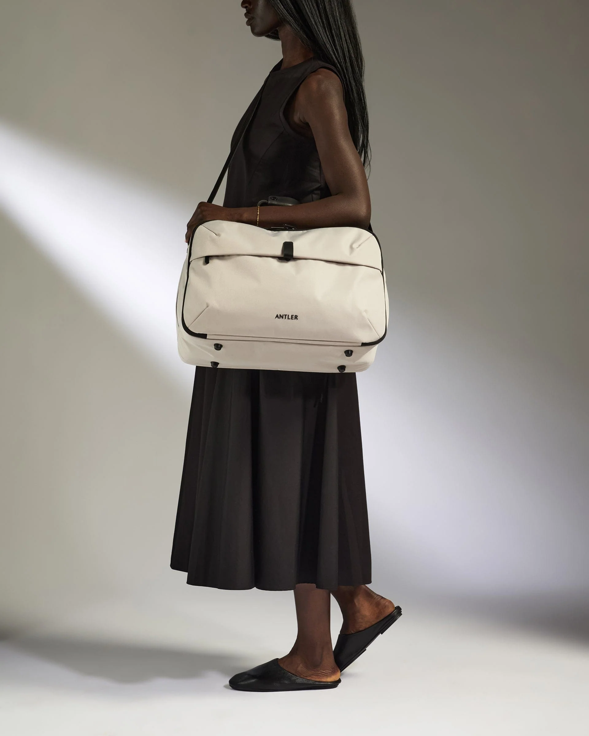 Overnight Bag in Taupe - Urban Light - Image 3